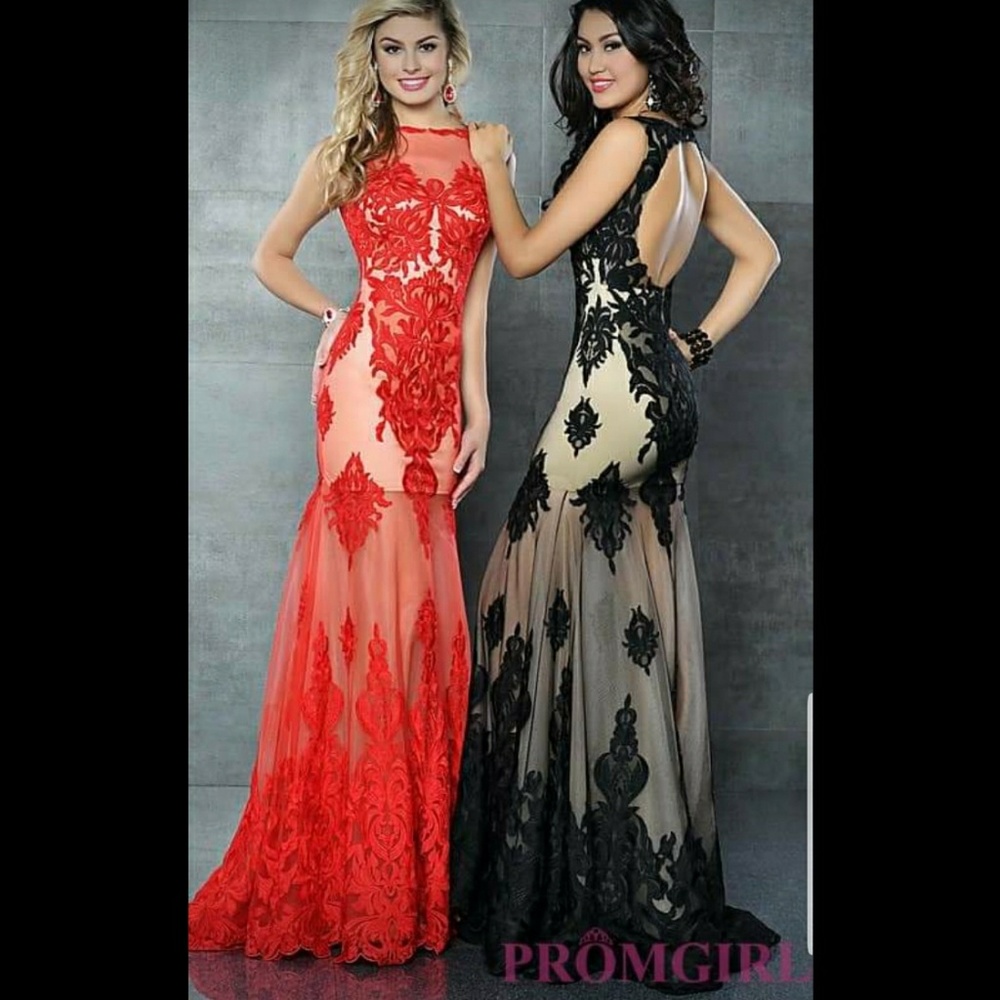 BEAUTIFUL black lace prom dress